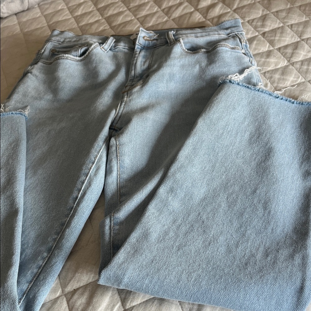 Kensie Women’s Light Wash Straight Jeans